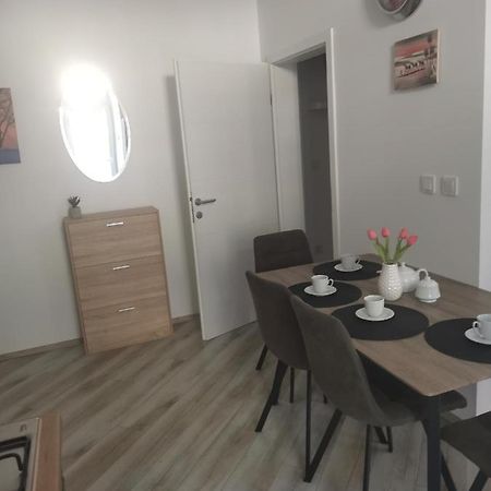 Appartement Studio Apartman Kristina à Pula Extérieur photo