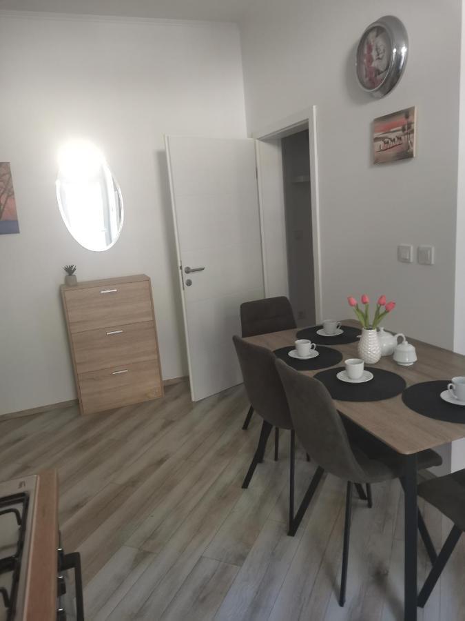 Appartement Studio Apartman Kristina à Pula Extérieur photo